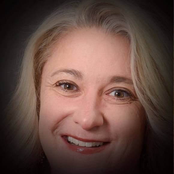 Meet your Posher, Christa - Picture 1 of 1